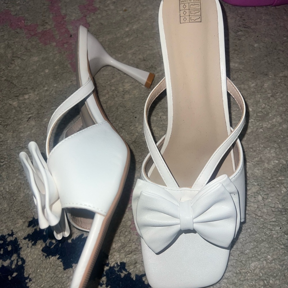 Elegant White Bow Women's Shoes - Picture 3 of 3